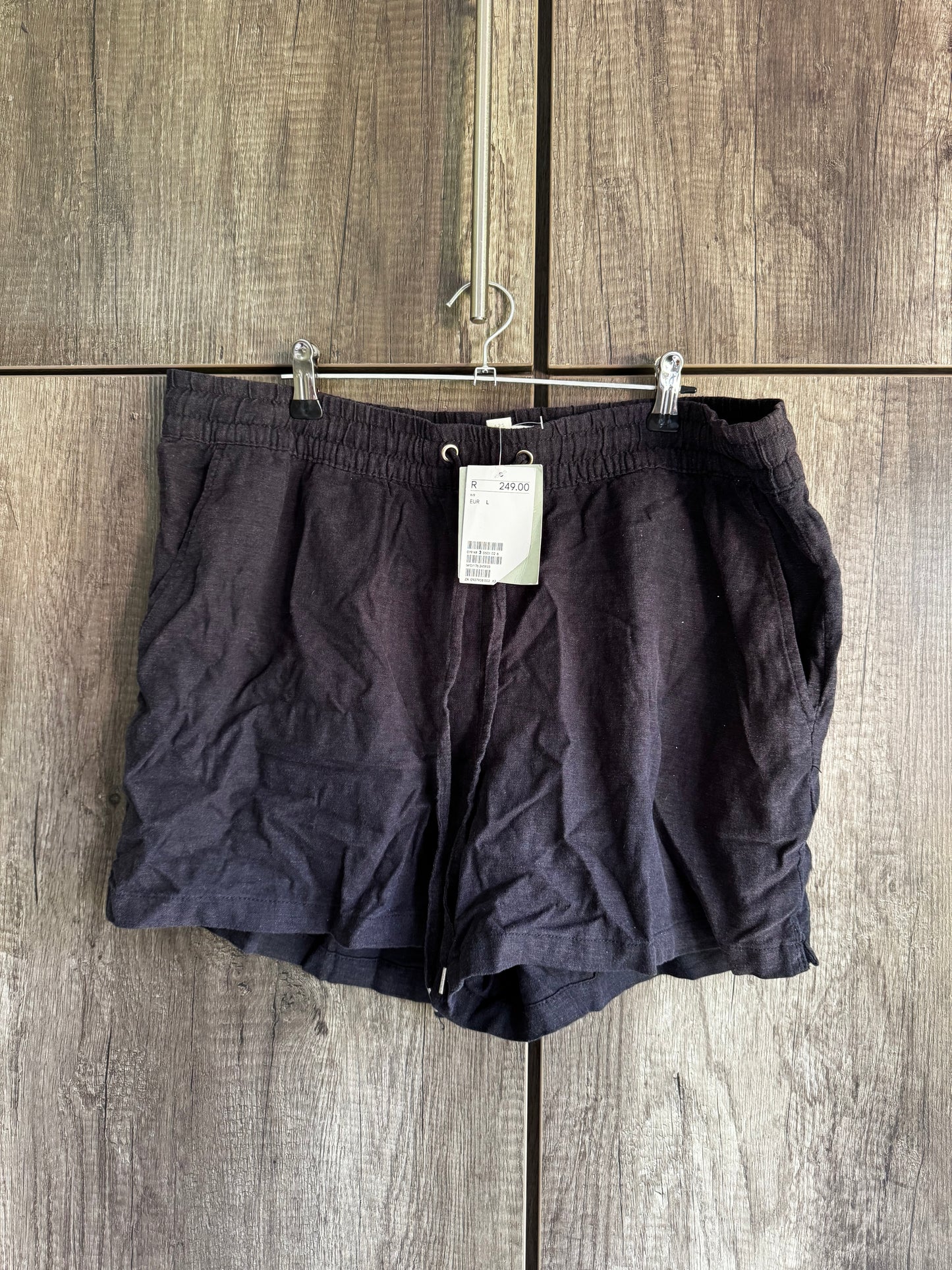 BRAND NEW H&M shorts (I)