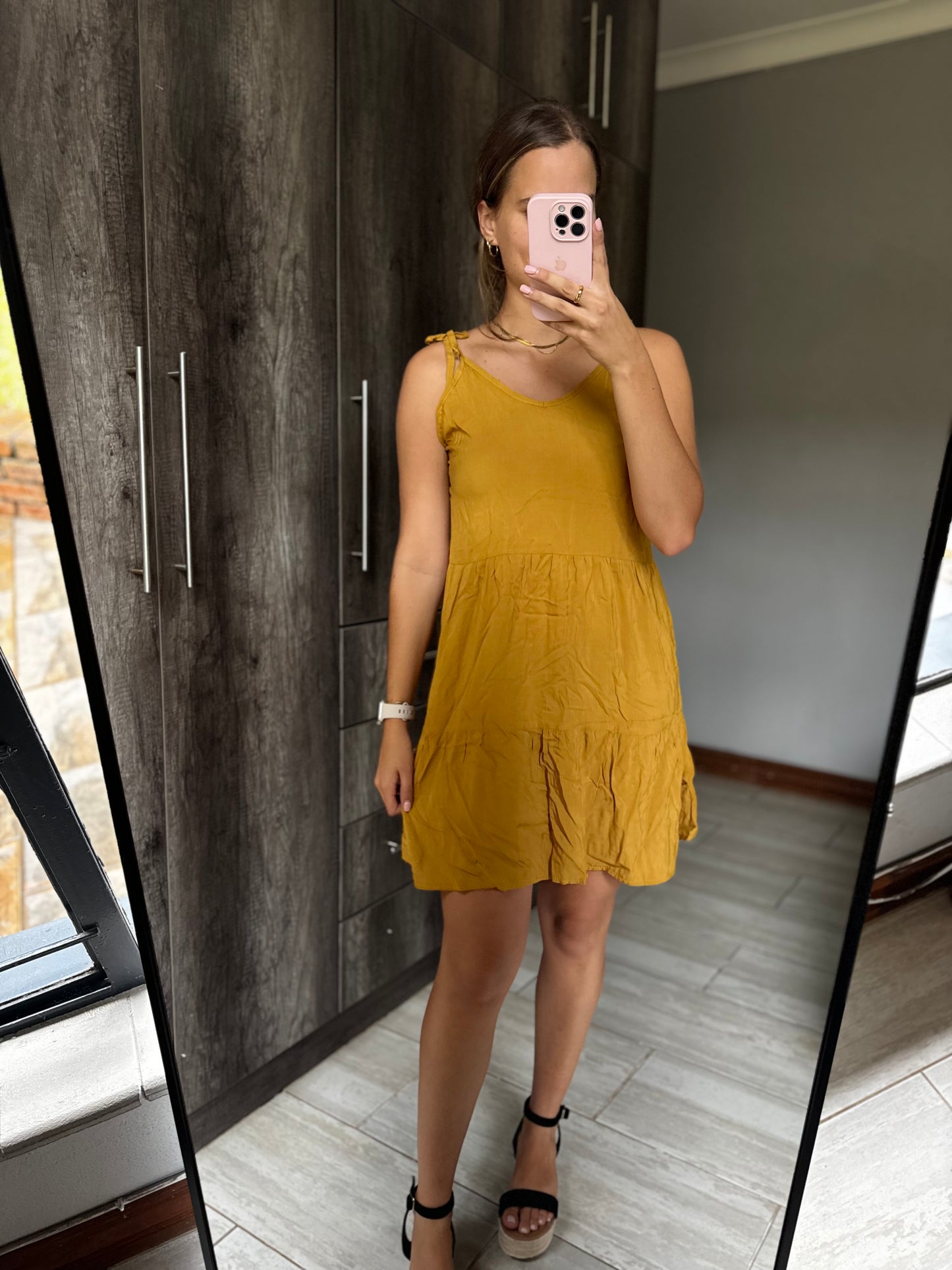 Yellow dress (DDD)