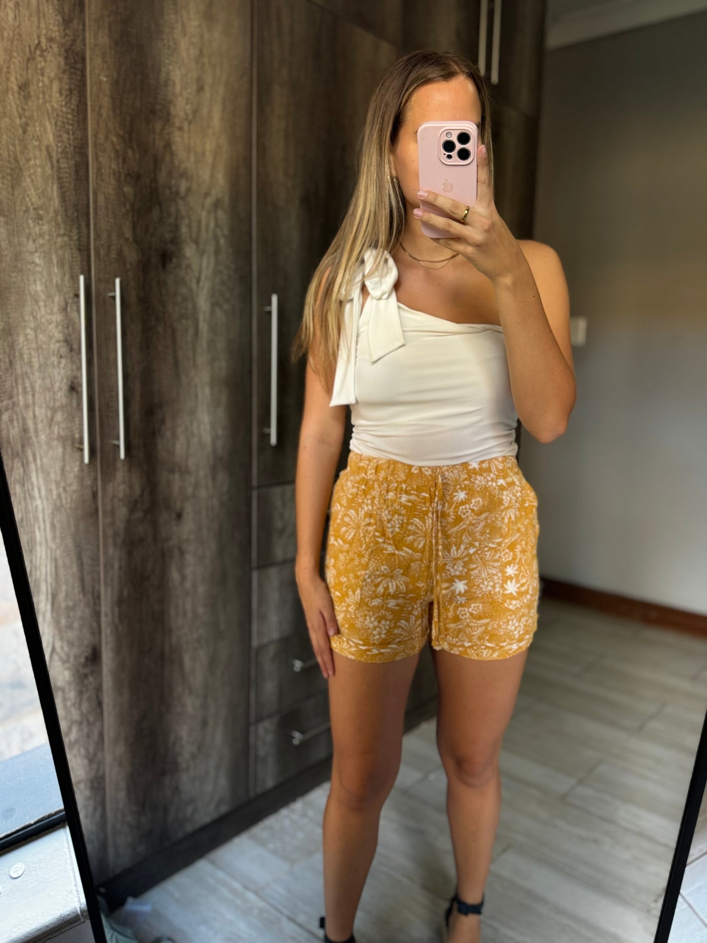 Yellow floral shorts (DDD)