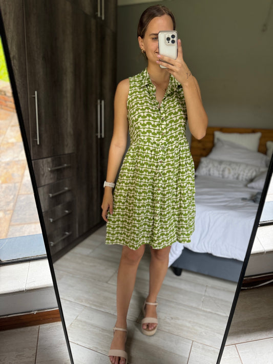 Pretty green dress (ZZZ)